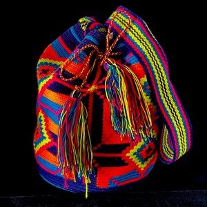 Beautiful! Original mochila made by indigenous women of Venezuela and Colombia.